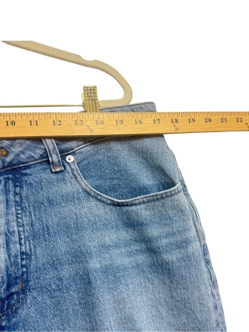 Madewell Curvy 90s Straight Leg Jeans in Light Blue Denim - Picture 7 of 12